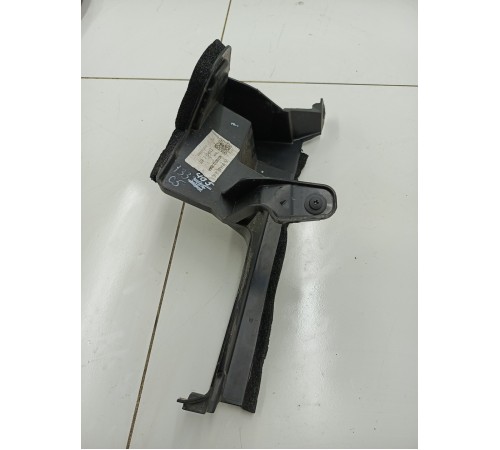 Дефлектор радиатора левый