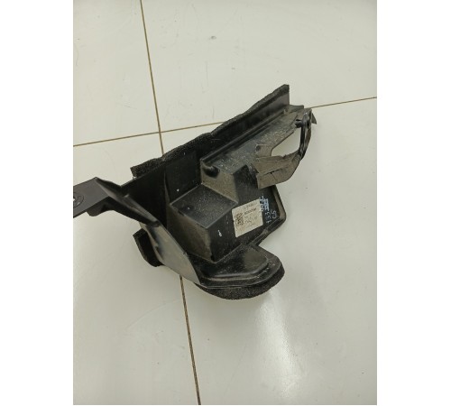 Дефлектор радиатора левый