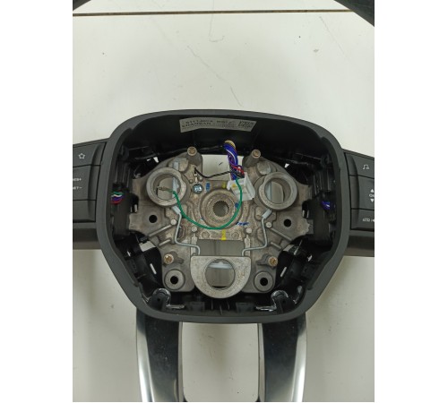 Рулевое колесо в сборе с многофункциональными кнопками