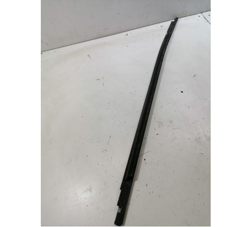 Уплотнитель стекла задний левый