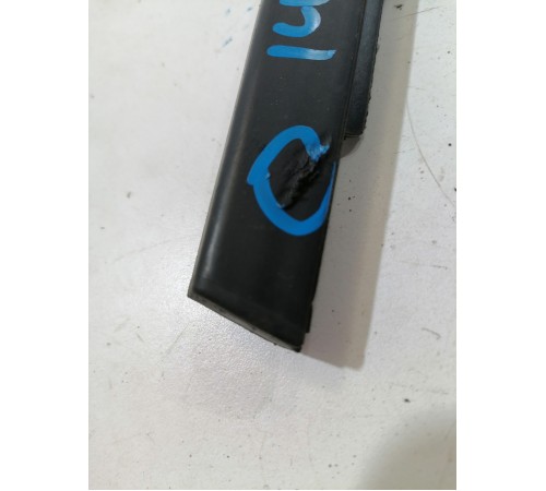 Уплотнитель стекла задний левый