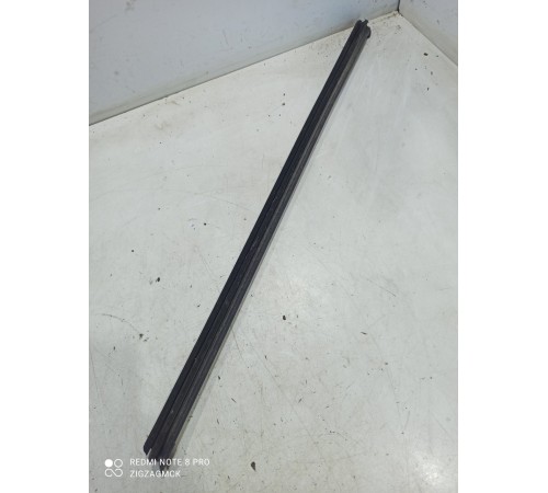 Уплотнитель стекла (передний левый внутренний)