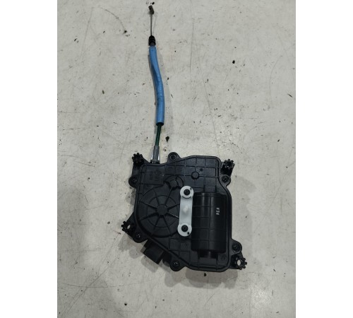 Моторчик доводчика крышки багажника