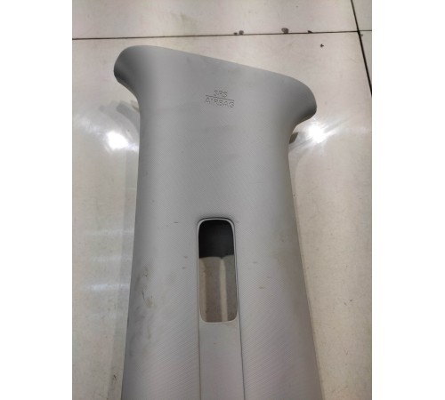 Обшивка центральной стойки (верхняя левая)