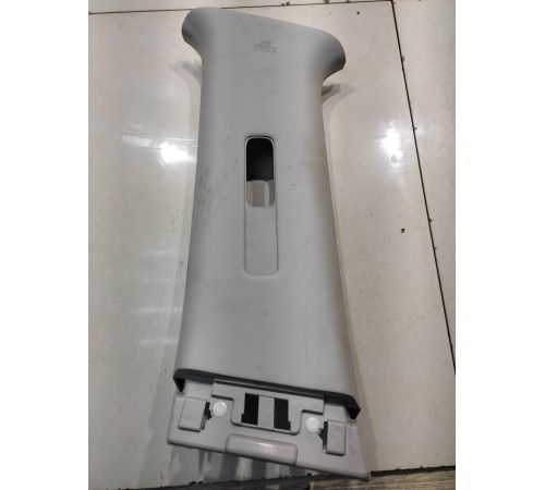 Обшивка центральной стойки (верхняя левая)