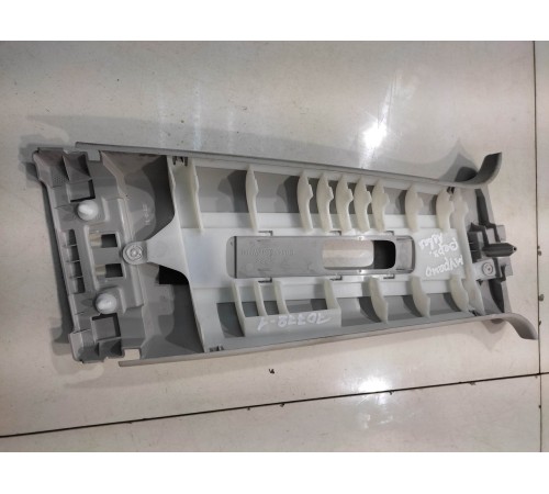 Обшивка центральной стойки (верхняя левая)