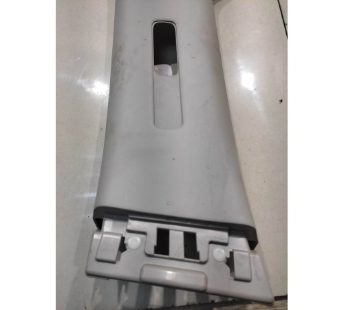 Обшивка центральной стойки (верхняя левая)