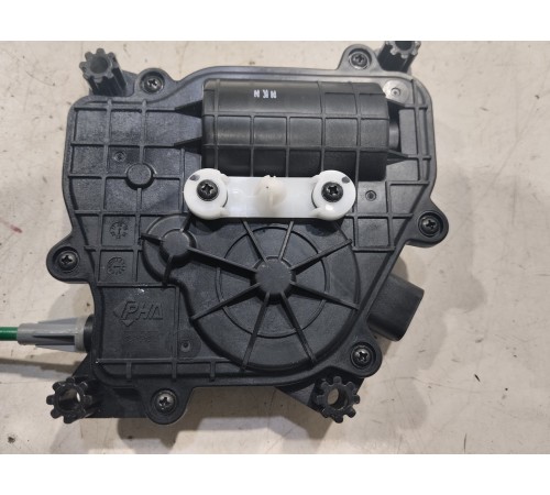 Моторчик доводчика крышки багажника