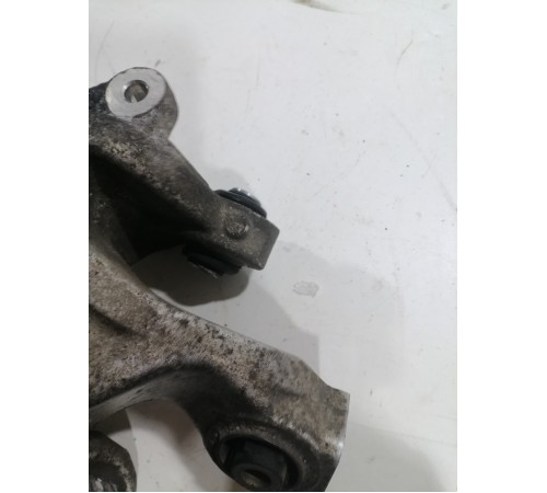 Поворотный кулак,задний левый