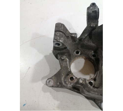 Поворотный кулак,задний левый