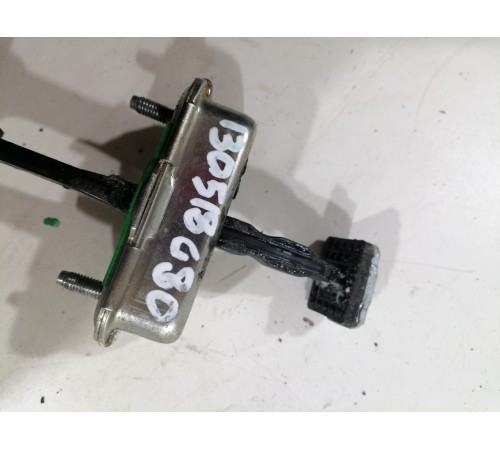 Ограничитель двери передний левый