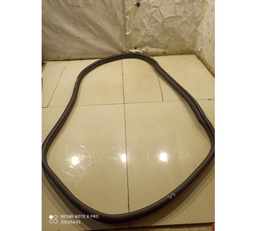 Уплотнитель двери (задний, левый)