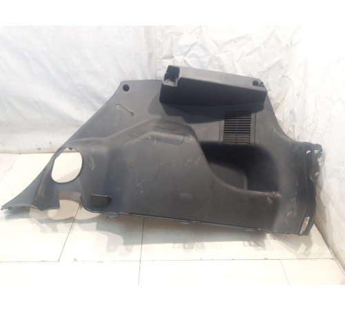 Обшивка багажника (правая)