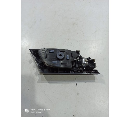 Ручка двери (задняя левая внутренняя)