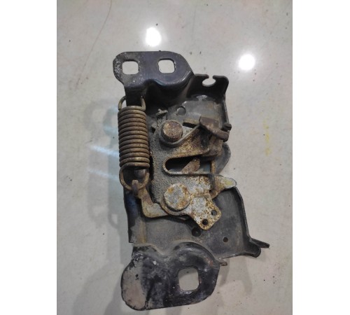 Замок капота