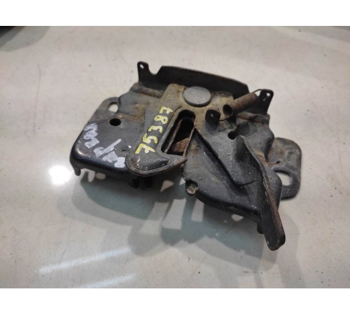 Замок капота