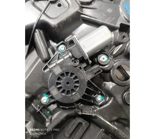 Стеклоподьемник задний правый с моторчиком