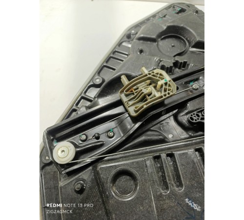 Стеклоподьемник задний правый с моторчиком