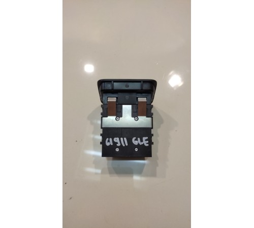 Кнопка стояночного тормоза