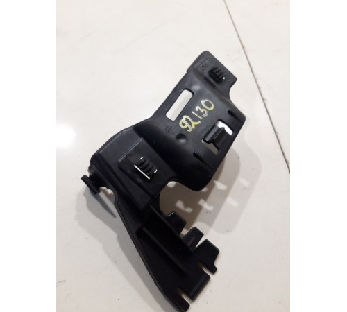 Кронштейн (передний, левый)