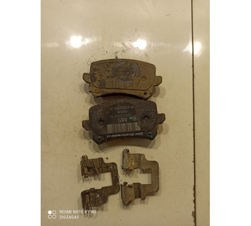 Тормозные колодки (задние, левые)