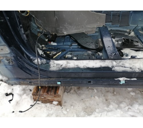 Порог со стойкой левый