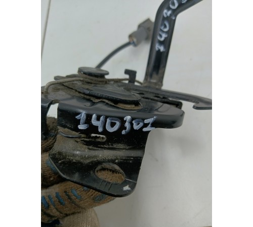 Замок капота