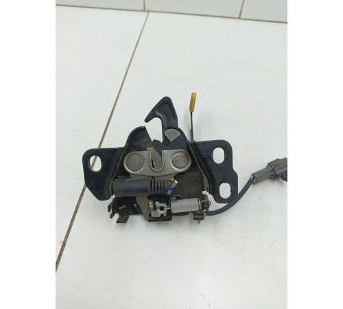 Замок капота