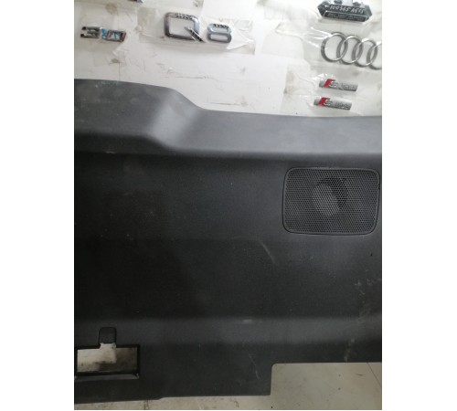 Обшивка двери крышки багажника