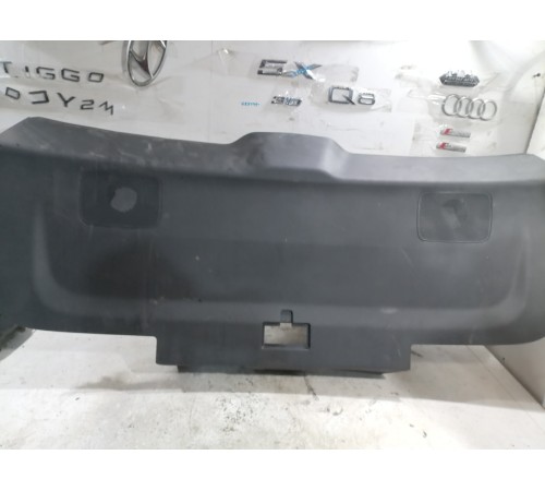 Обшивка двери крышки багажника