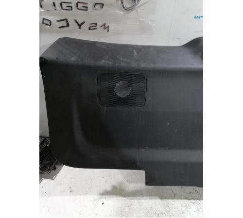 Обшивка двери крышки багажника