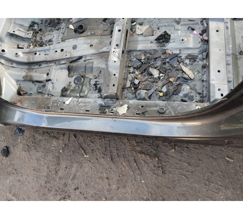 Порог со стойкой левый