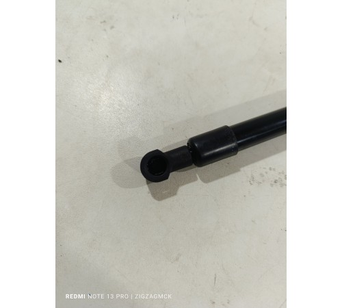 Амортизатор капота