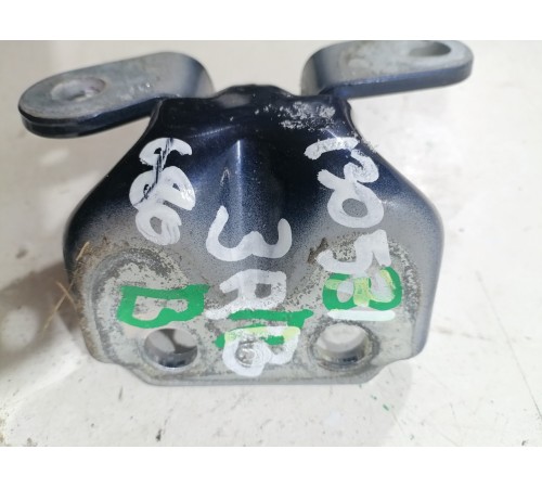 Петля двери задняя правая верхняя