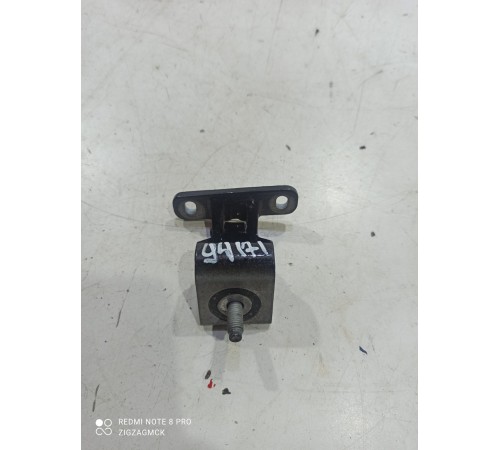 Петля крышки багажника(правая)