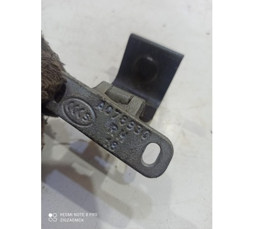 Петля крышки багажника(правая)