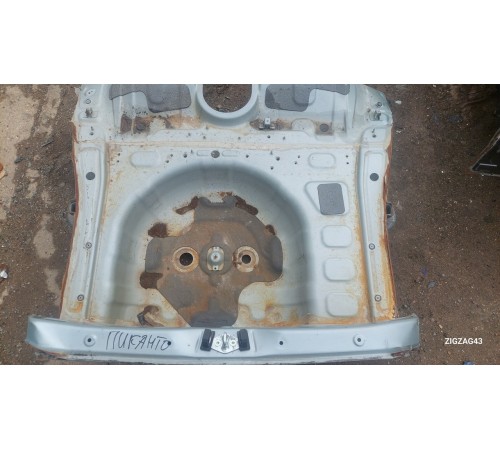 Ниша багажника (запасного колеса)