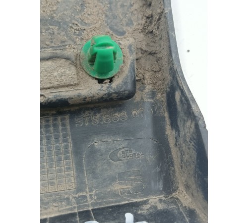 Накладка крыла передняя левая