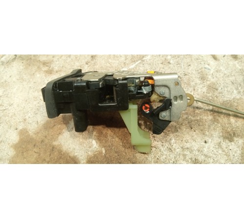 Замок двери передней правой