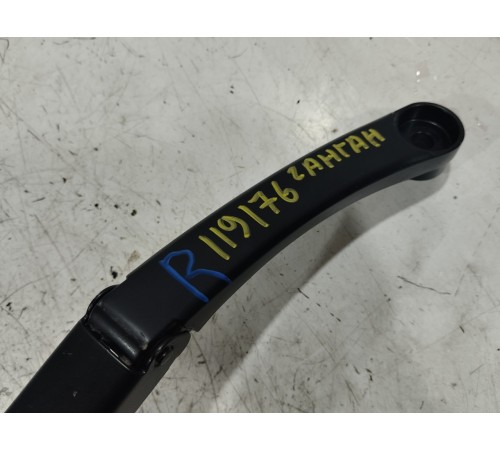 Поводок стеклоочистителя правый