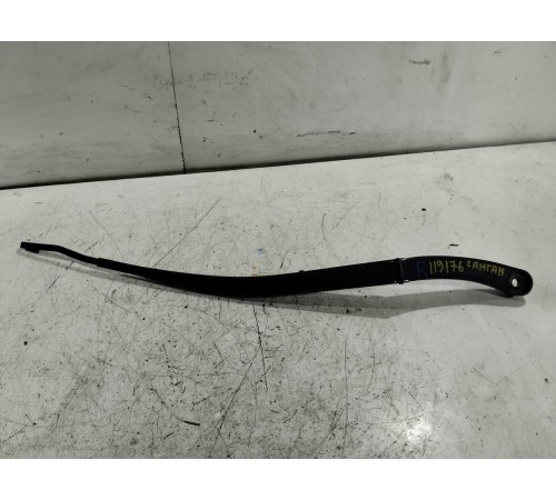 Поводок стеклоочистителя правый