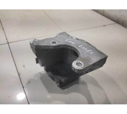 Кронштейн помпы