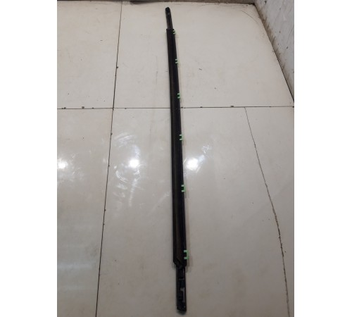 Молдинг стекла двери задней правой наружний