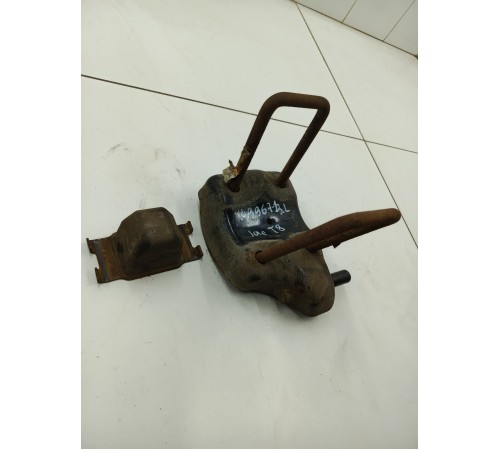 Стремянка рессоры задняя левая