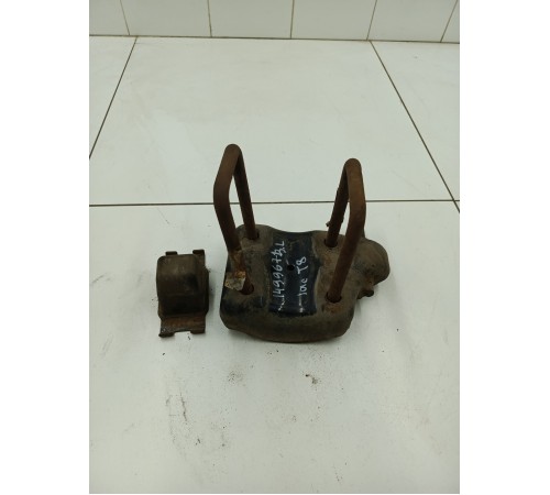 Стремянка рессоры задняя левая