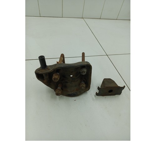 Стремянка рессоры задняя левая