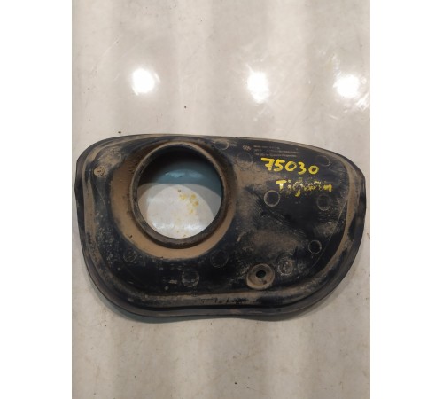 Уплотнитель ниши лючка бензобака