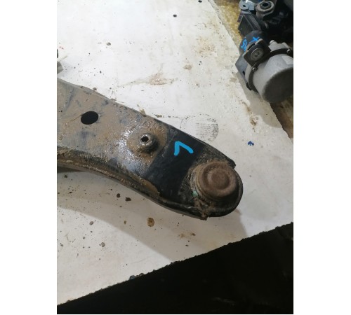 Рычаг подвески передний левый