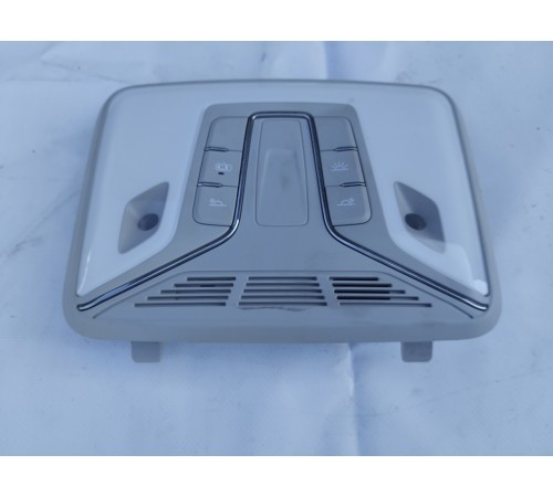 Плафон внутреннего освещения салона передний