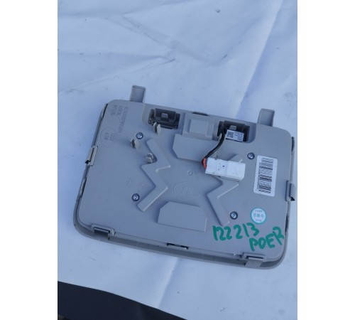 Плафон внутреннего освещения салона передний